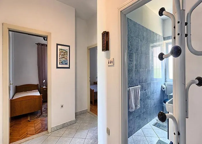 Lucija - Three Bedroom With Balcony Lägenhet