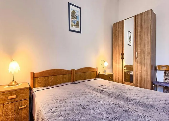 Lucija - Three Bedroom With Balcony Lägenhet